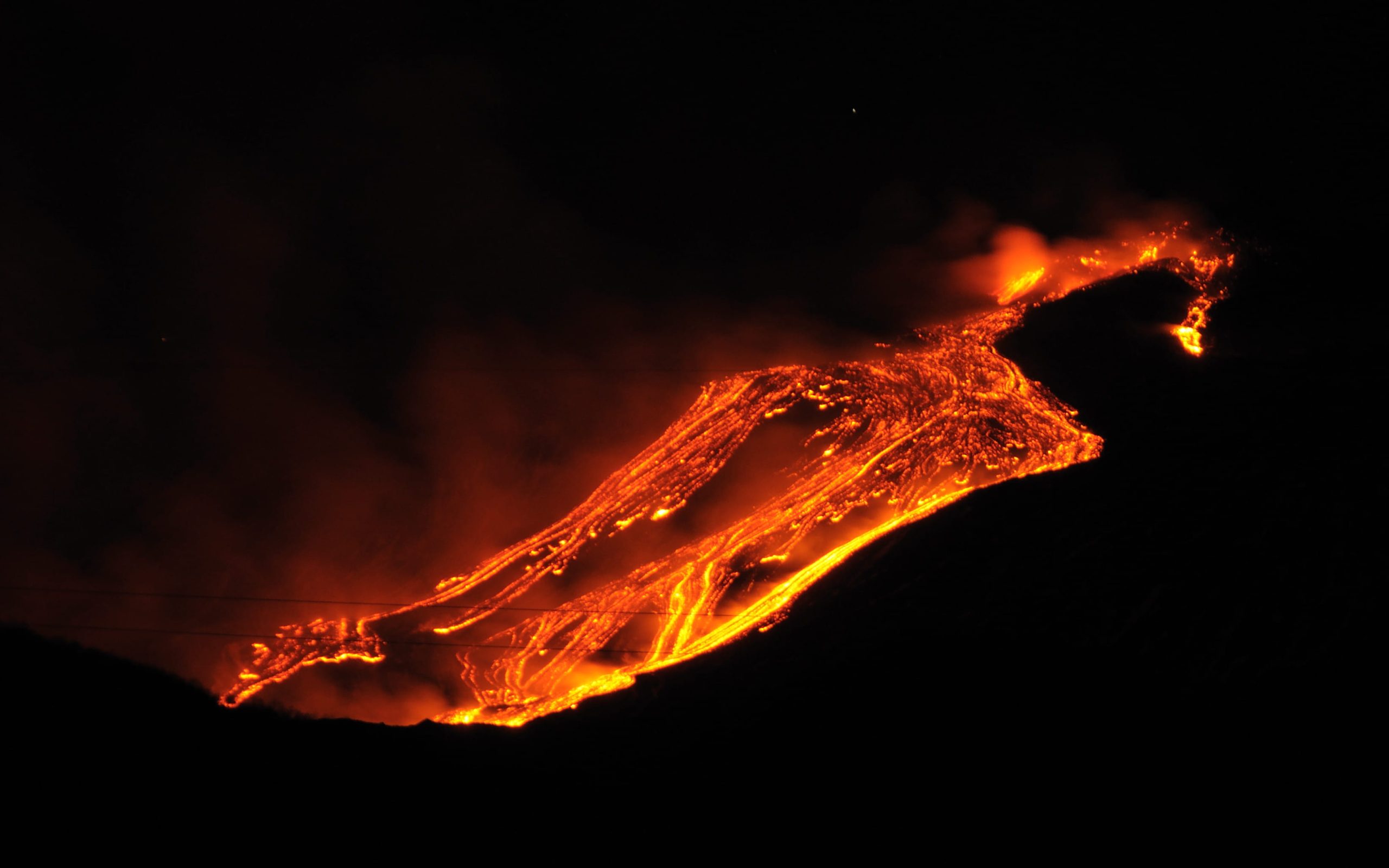 İtalya’daki Etna Yanardağı, 21-22